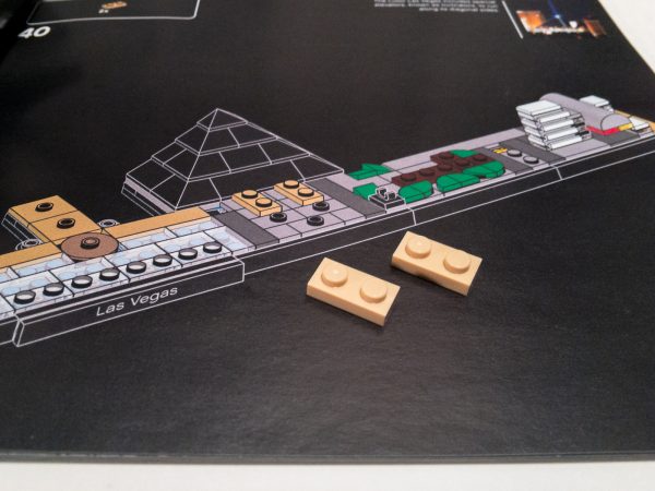 Inaccurate colors in building instructions.