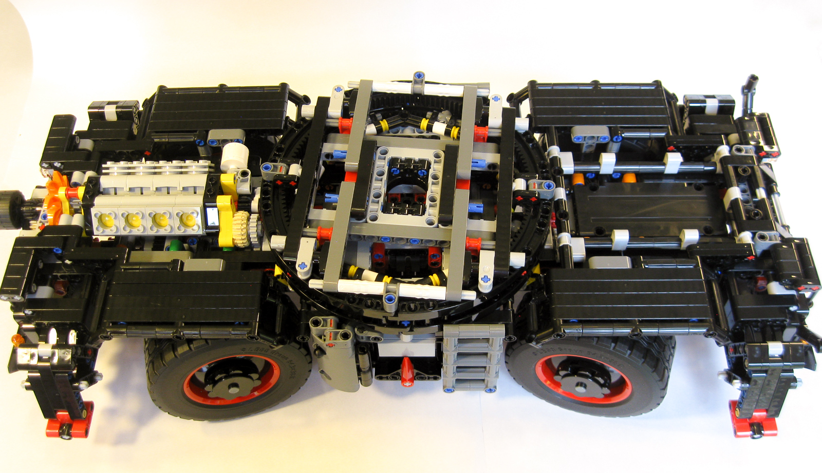 LEGO Technic Crane Battle - 42009 Mobile Crane MK II vs 42082 Rough Terrain  Crane 