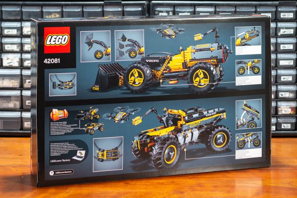 The back of the box shows that instructions for a second model are available online.