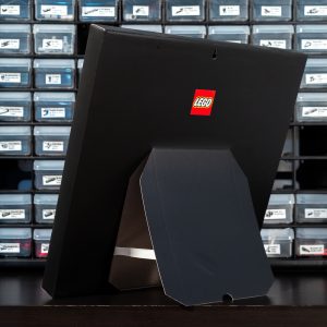 Be careful, the stand is made of cardboard.