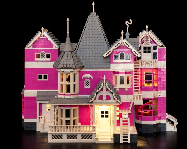 Holly's LEGO model also includes lighting.