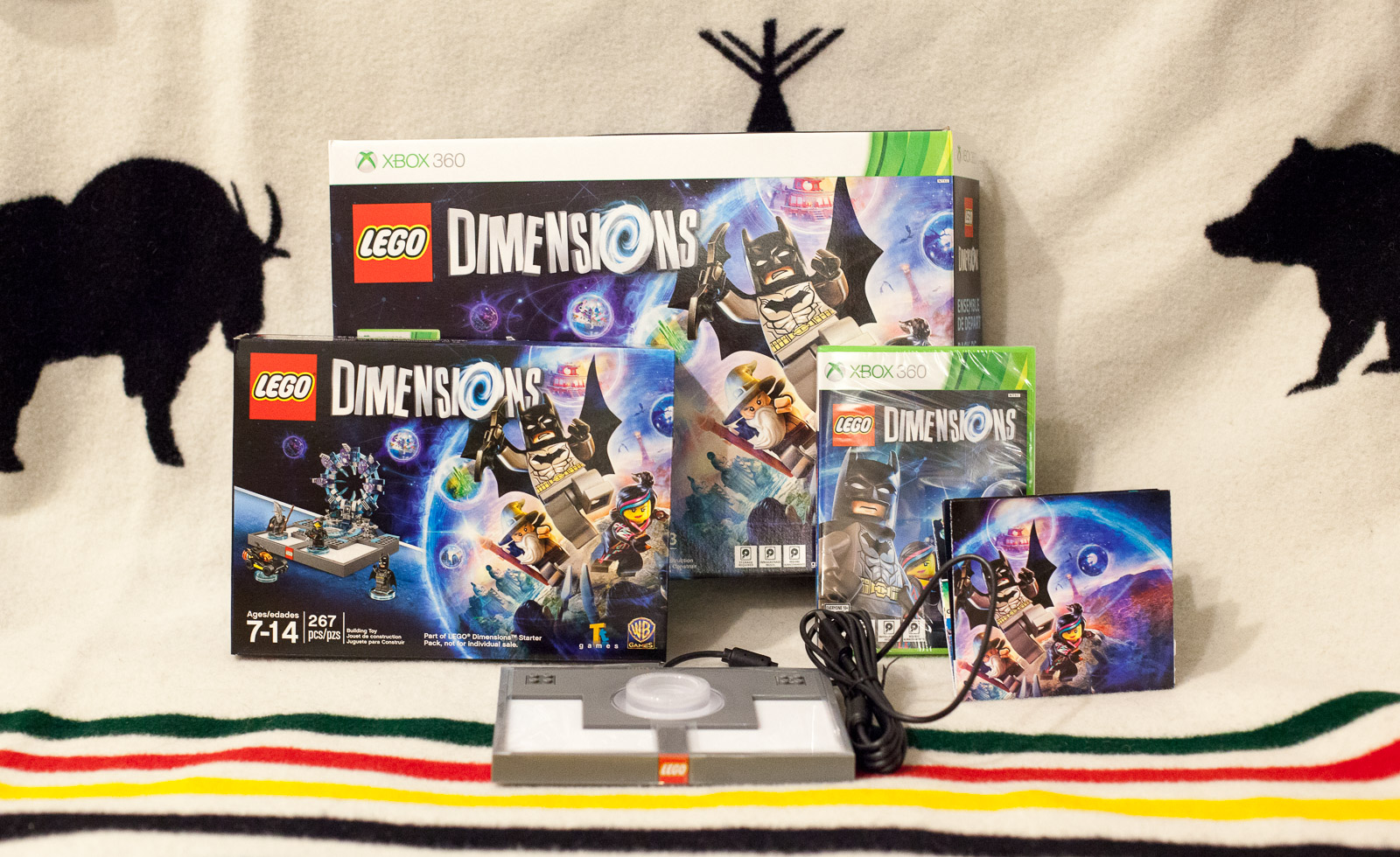 Contents of LEGO Dimensions Starter Pack