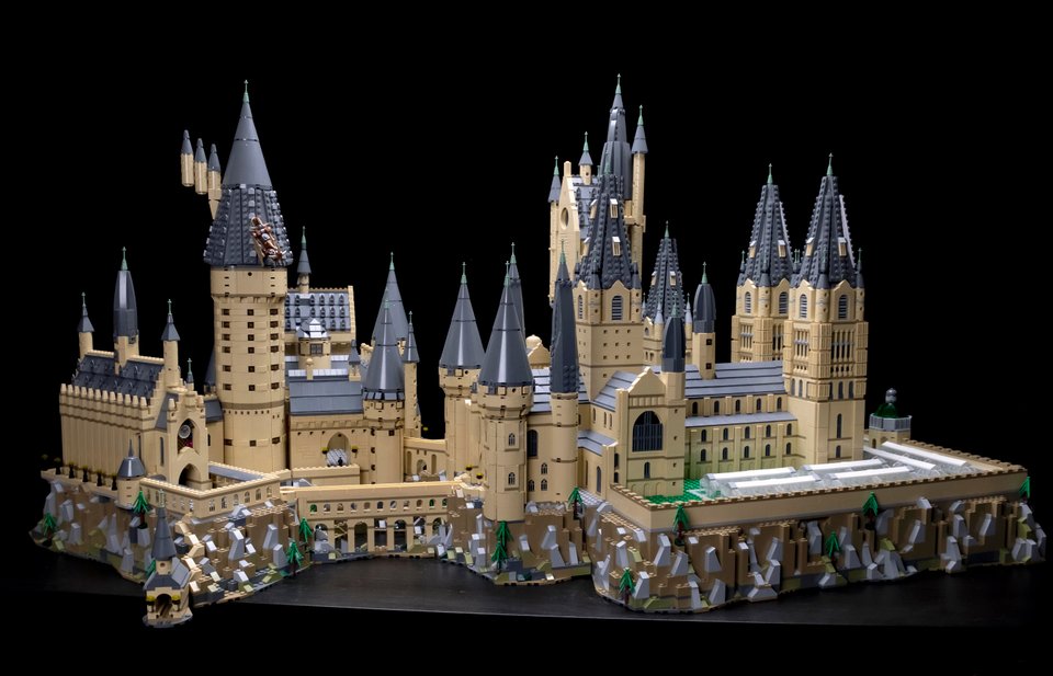 LEGO Harry Potter Hogwarts Castle - LEGO Designer Video Review - #71043 