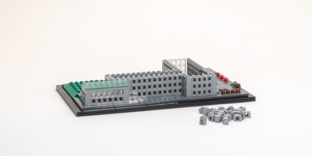 The set uses a whopping 162 1×1 Headlight Bricks.