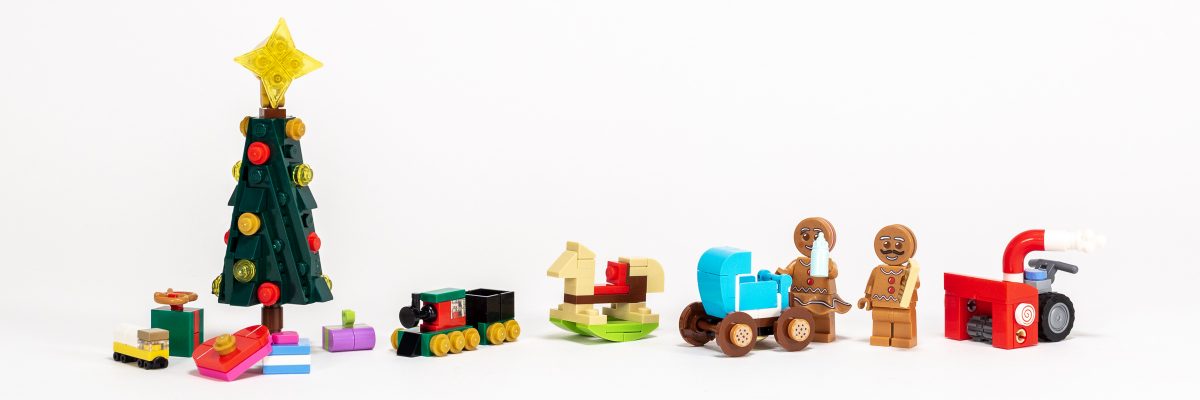 The first bag is all about the minifigures and accessories.