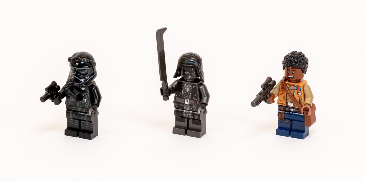 Minifigures: TIE Pilot, Trudgen (Knight of Ren), Finn.