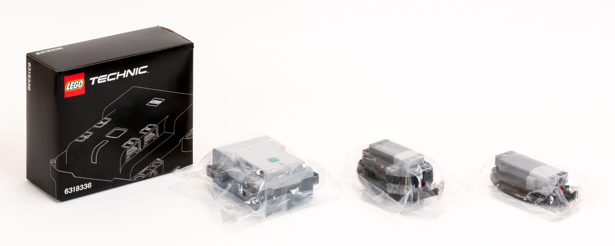 Contents of the smaller box: Powered Up Hub and two motors.