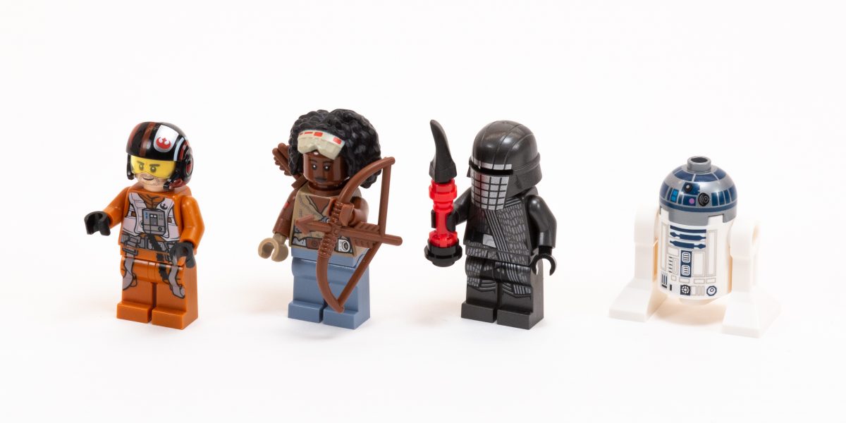 Set contains four Minifigures.
