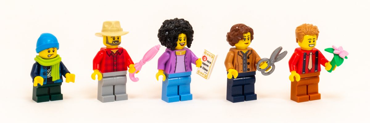 Five Minifigures included in this set.