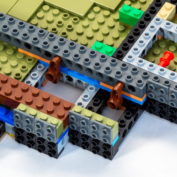 Technic beams with two plates separating them are locked tightly in place.