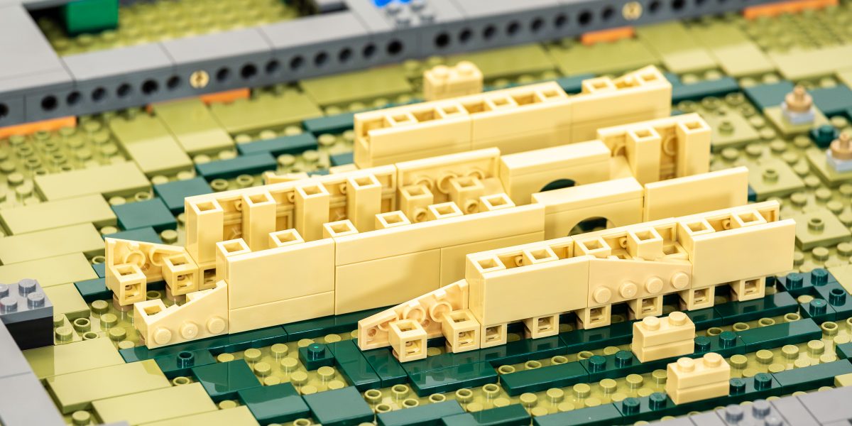 Assembling the ruined Hypogeum in the center.