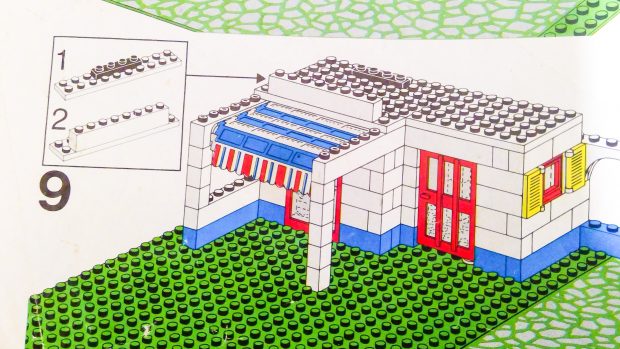 An inset box is required in step 9, since the white brick obscures one of the black plates.