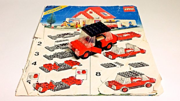The front page of the instructions shows how to build the car.