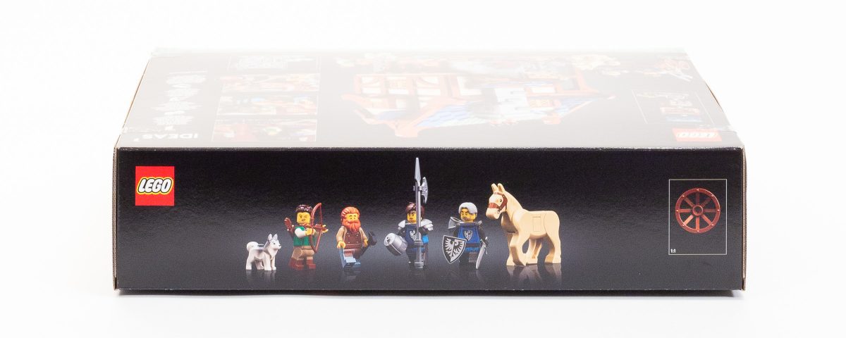 The top of the box shows four minifigures, a horse, and a dog.