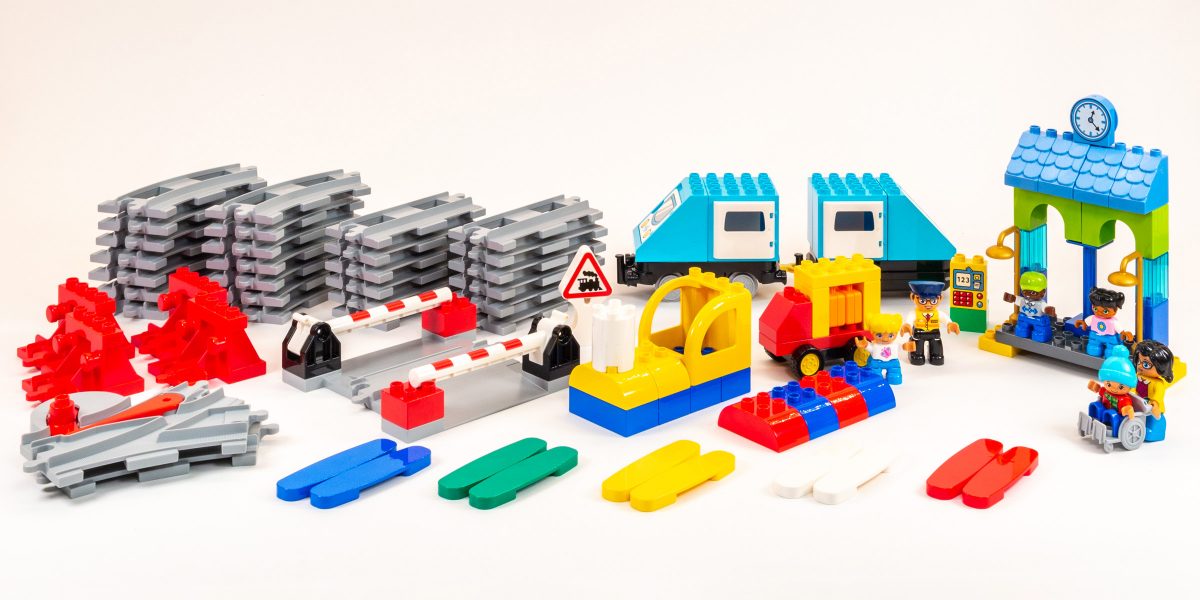 Train-related parts included in #45025 Coding Express.