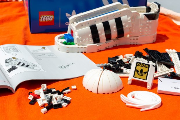 Printed parts and shoelaces in Bag 6.