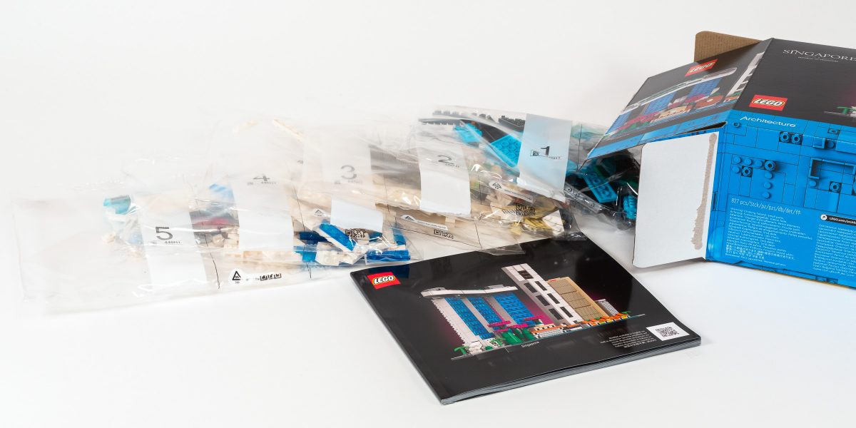 #21057 Singapore Skyline - Box Contents.