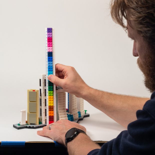 Calculating scale by measuring the brick-built landmarks in this set.