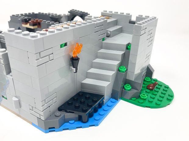 The postern gate along the back makes for an easy escape if things turn sour.