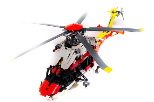 Detail showing top of the helicopter (with blades attached)
