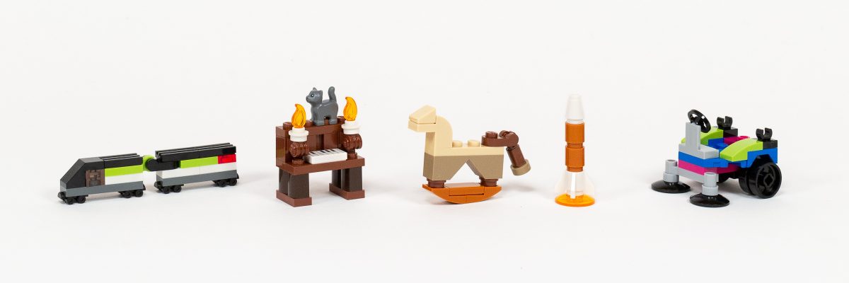 Four mini-builds in 2022 LEGO City Advent Calendar.