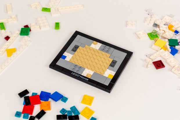 A simple base made of two layers of plate and tile.