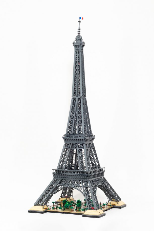 La tour Eiffel LEGO 10307 était trop haute pour les tests standards
