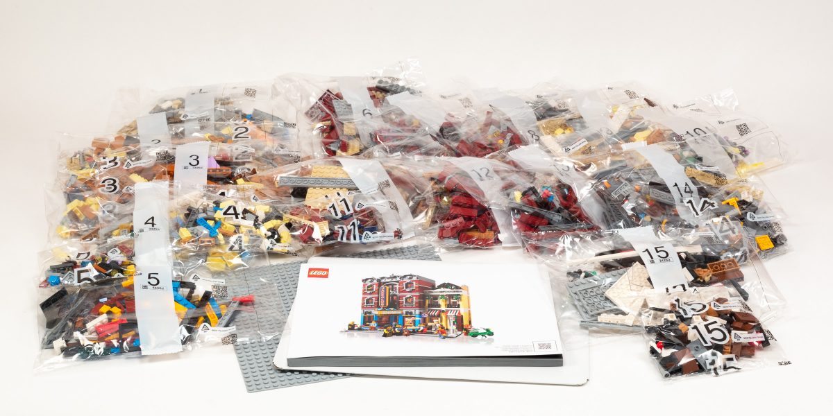 #10312 Jazz Club contains 15 numbered stages.