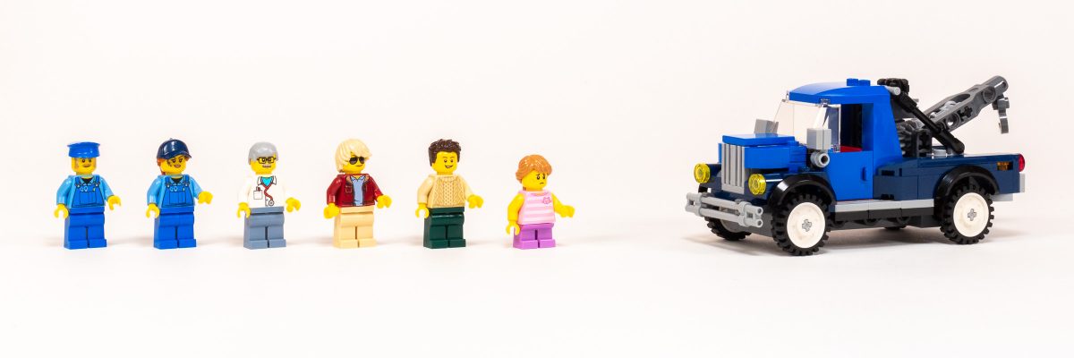 The selection of 6 minifigures include two that work in the Garage, and the Veterinarian.
