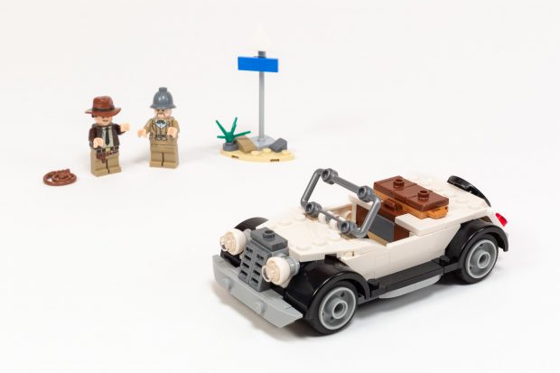 Great looking vintage car, street sign, and minifigures at the end of Bag 1.