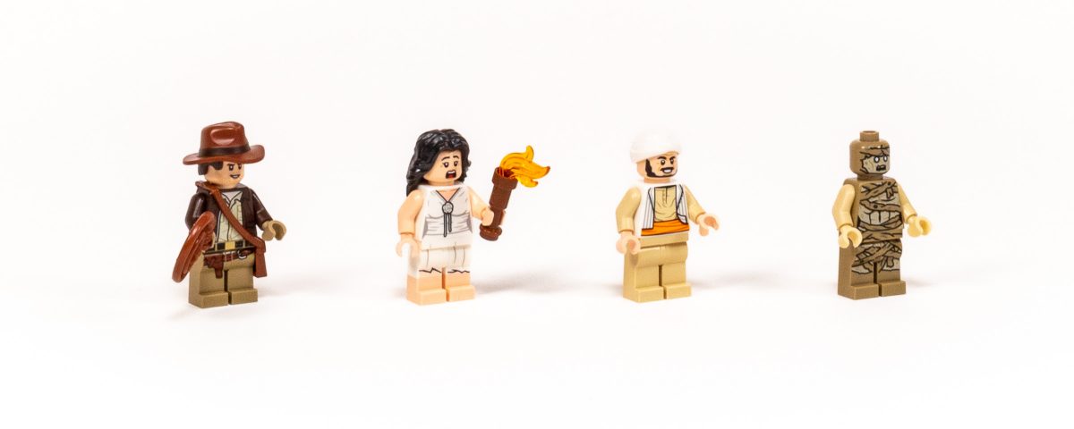 There are four minifigs in this set.