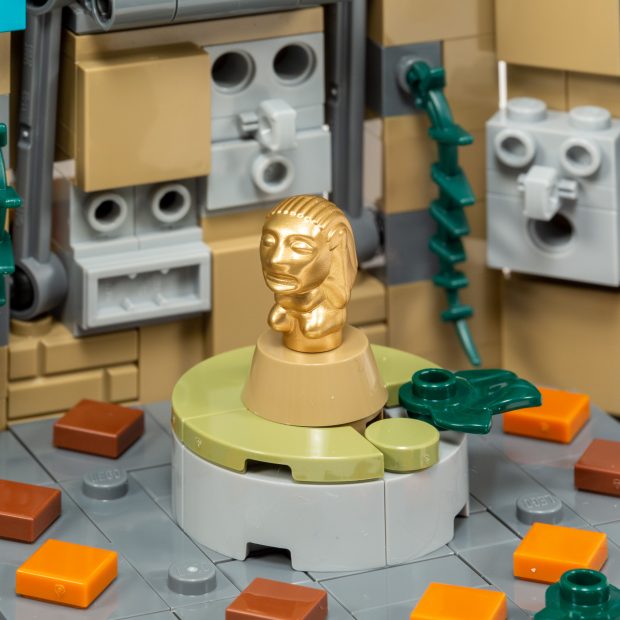 The Gold Idol is the only unique part I found in the set.