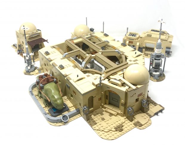75290 Mos Eisley Cantina is a large set but does it live up to the UCS standards?