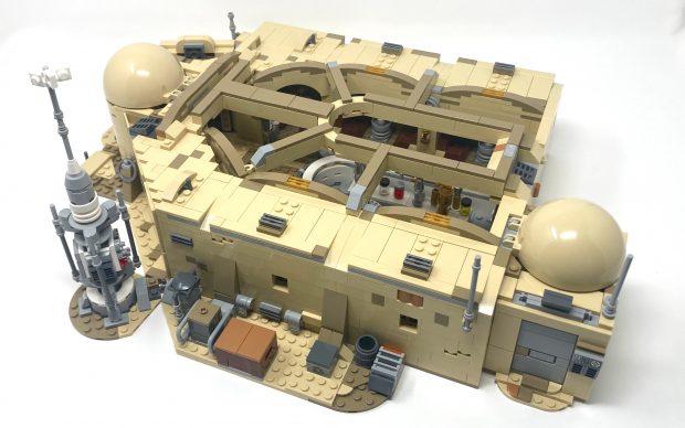 Unlike in the films the roof is open in this set to let you see the interior.