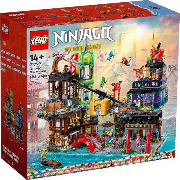 #71799 Ninjago City Markets is huge and alive with activity.