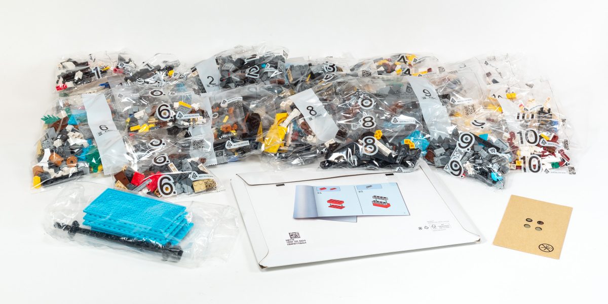 The build process involves 10 numbered stages.