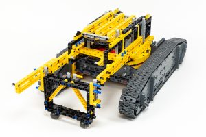 The tail requires rollers to support the heavy load.