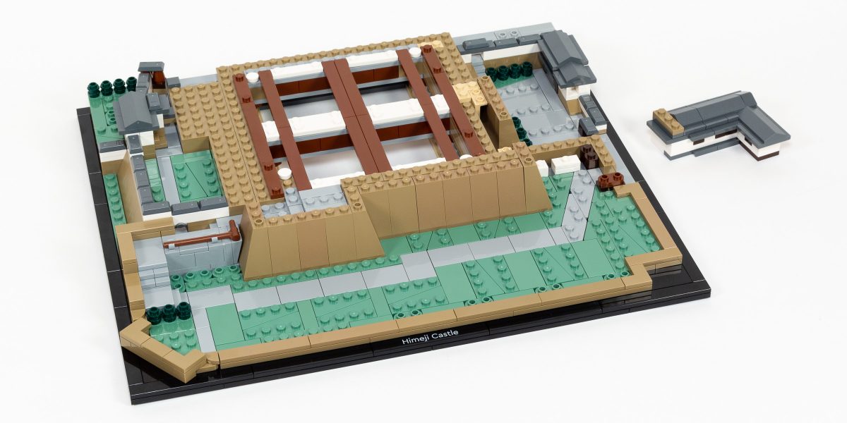 Adding wall and smaller outbuildings in Bag 5.