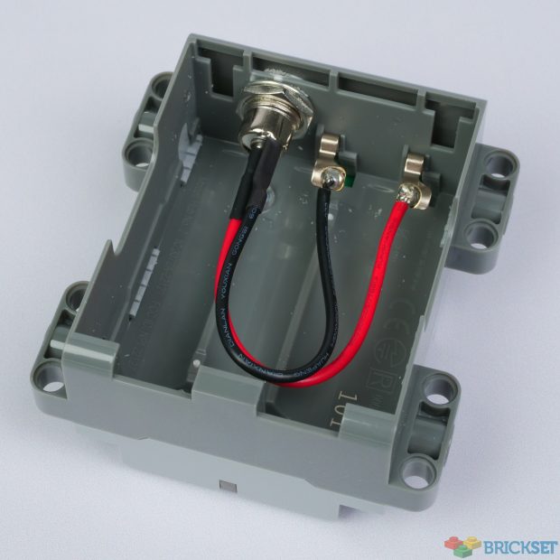 Learn how to connect a Technic hub to an external power supply.  (Photo: Huw Millington / Brickset)