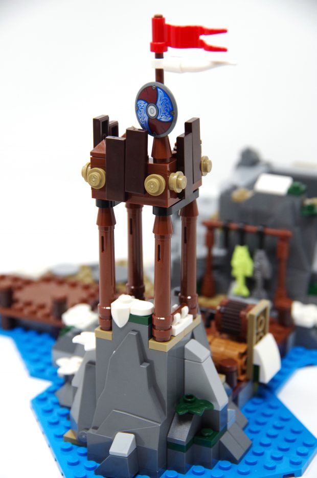 The watchtower barely has enough space to fit one minifigure.