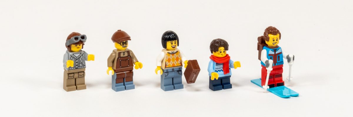 The set includes five minifigures.