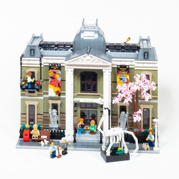 LEGO 2024 Modular Building: 10326 Natural History Museum coming