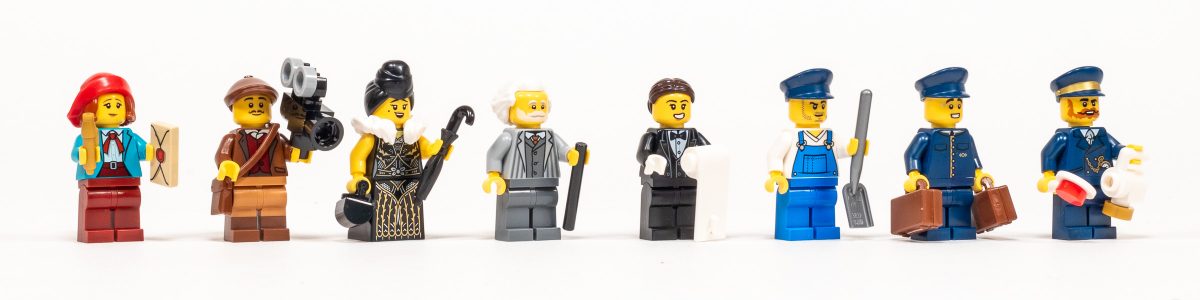 The selection of minifigures would fit in perfectly in the Modular City.