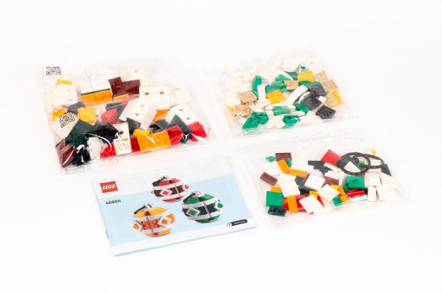 #40604 Christmas Decor contains three un-numbered bags.