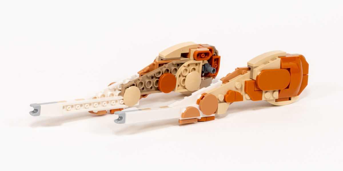 We build the two rear legs in the fourth bag.