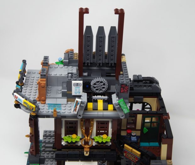 The walkway can be raised to allow the cable car to dock at the platform.