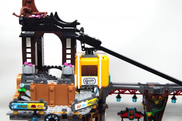 The cable car docks into the station seamlessly.