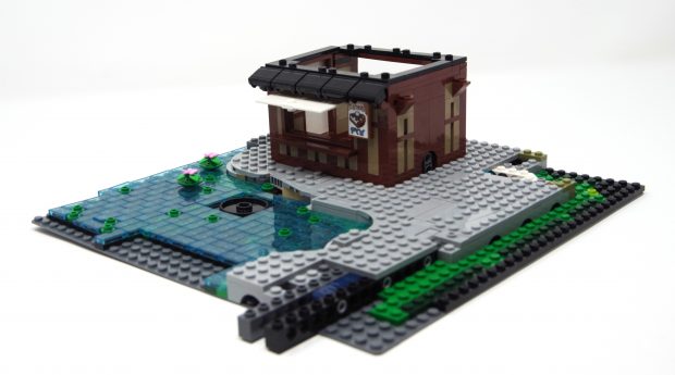 While other Ninjago city structures are cramped, this one utilizes space effectively.
