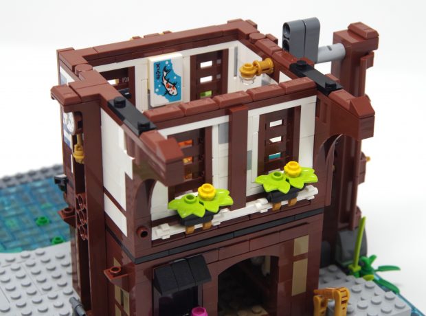 The windows highlight creative piece usage through use of a fence piece.