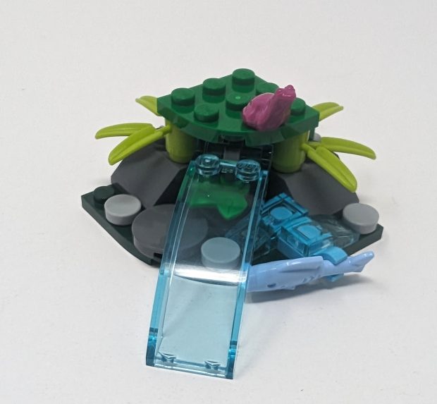 The side builds add neat transitions between the habitats.